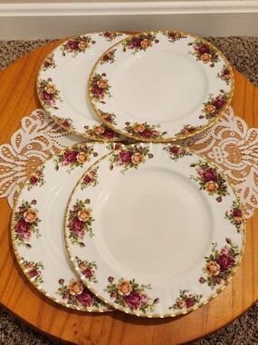 SET OF 4 Royal Albert Old Country Roses 10" Dinner Plates with Gold Trim